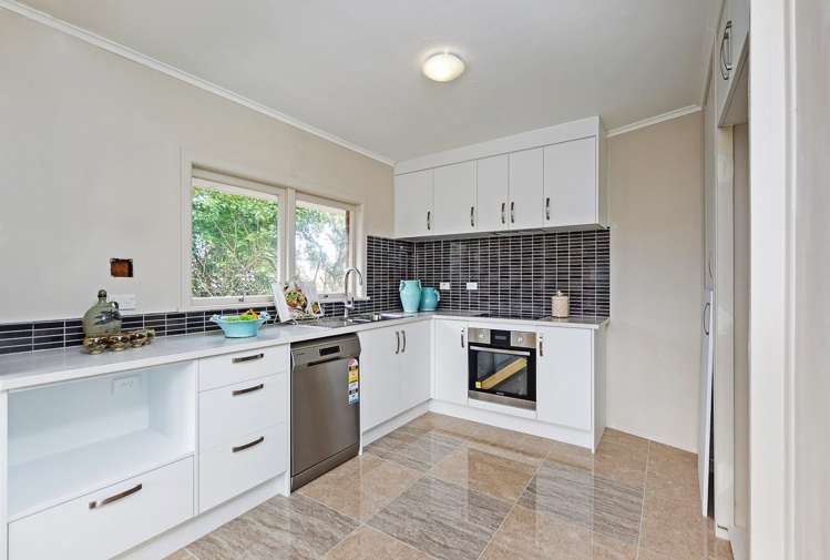 23 Divich Avenue Te Atatu South_5