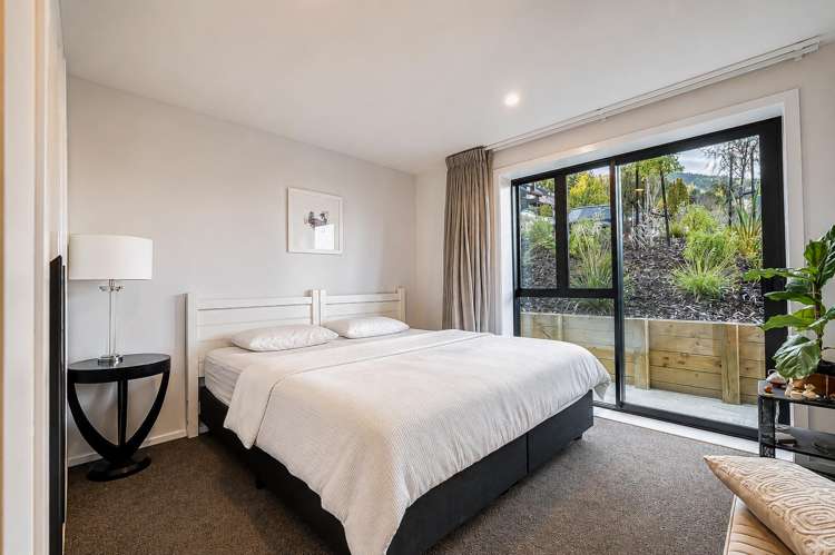 2 Jade Lake Crescent Fernhill_16