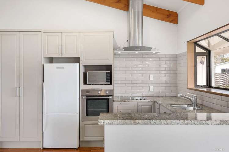 28 Taihiki Road Clarks Beach_5