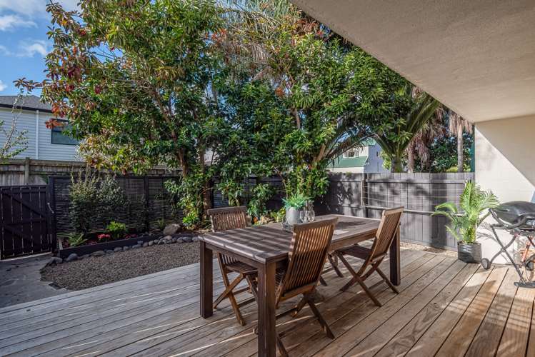 2/69a Landscape Road Mount Eden_5