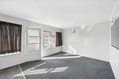 8/3 Rocklands Avenue_1