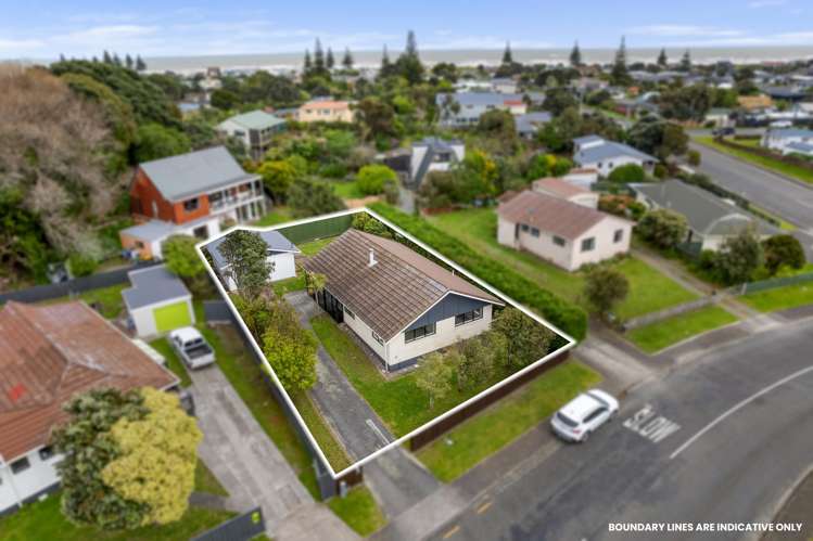 99 Norfolk Crescent Otaki Beach_13