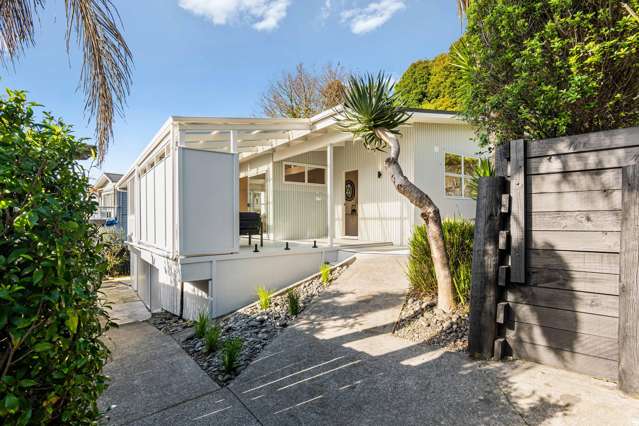 Sleek, Stylish & Truly Impressive Hillcrest Gem