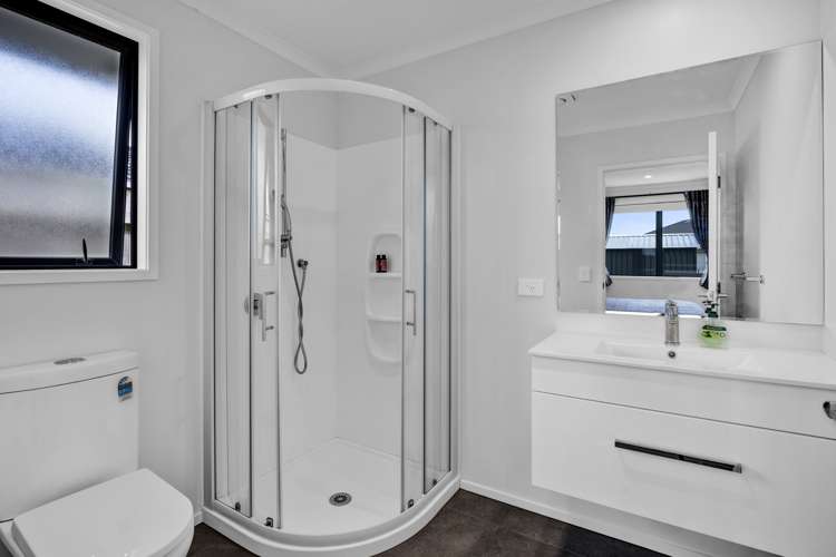 34 Honeyfield Drive Whalers Gate_18