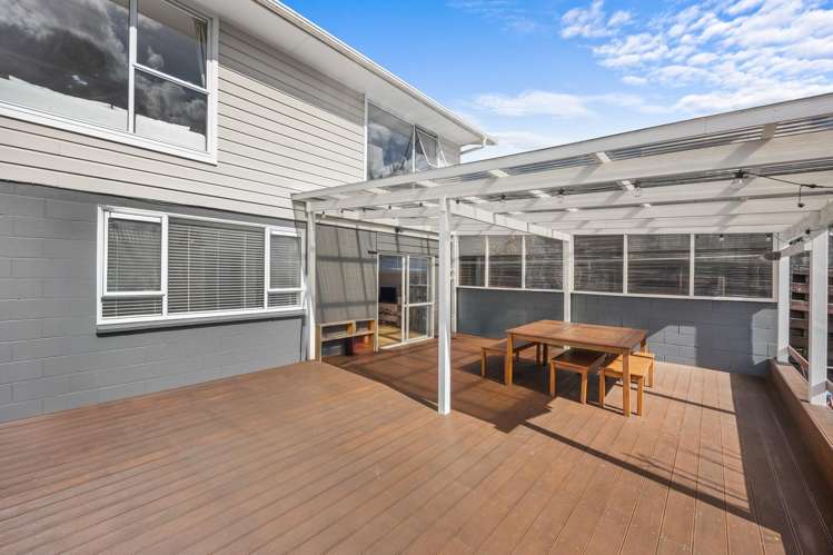 22 Royal Road Massey_23