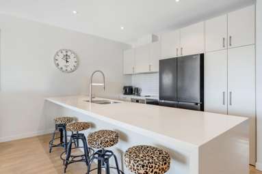 215/24 Wellington Street_4