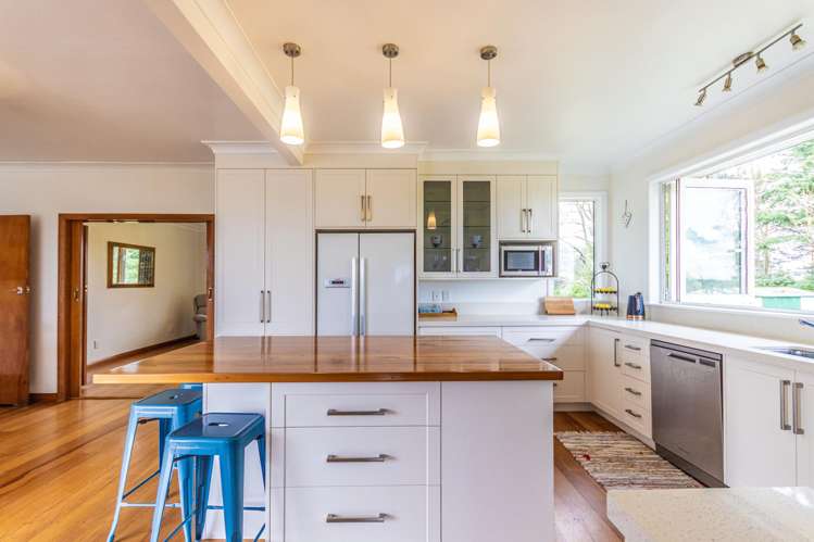 296 Old West Road Turitea_9
