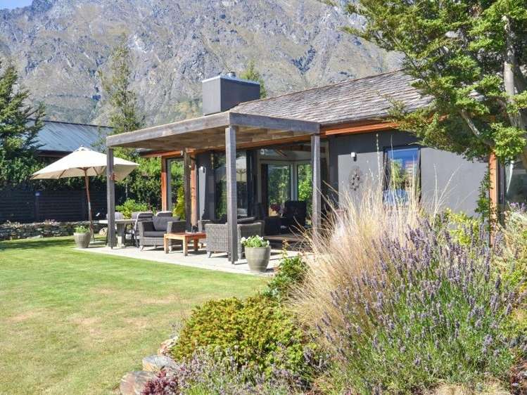 7 Reading Court Jacks Point_18