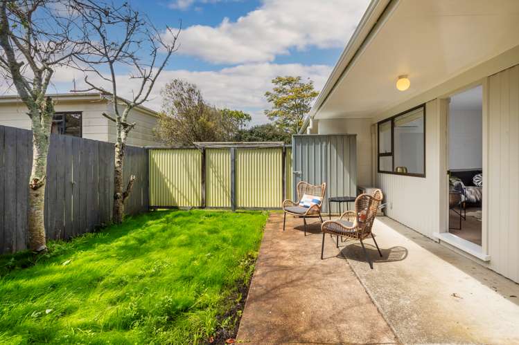 2/18 Willcott Street Mount Albert_13