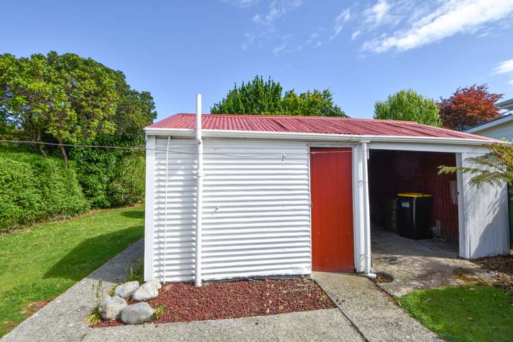 212 High Street South Carterton_18