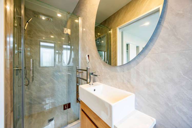 2/21 Peachgrove Road Te Atatu Peninsula_9