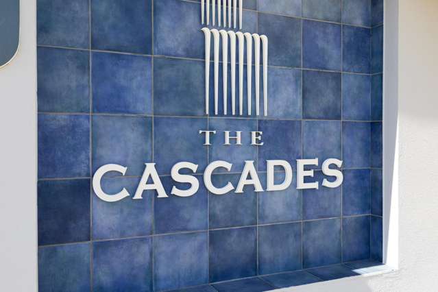 2/19 Victoria Road (The Cascades) Mt Maunganui_1