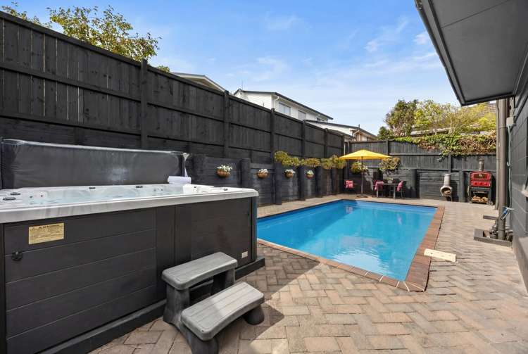 3 Pinewood Grove Botany Downs_22