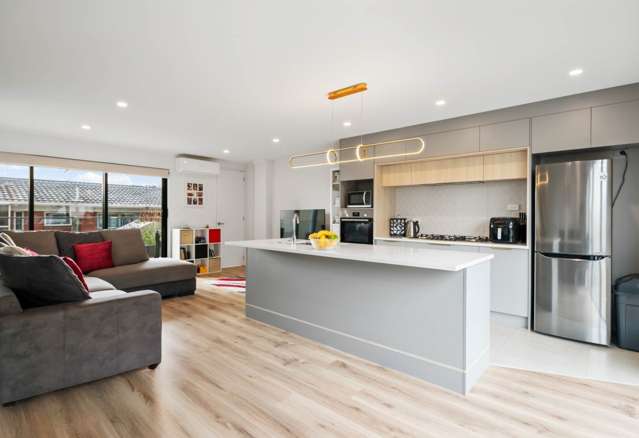 3 bedroom + 1 study + 4 bathroom in Glenfiled