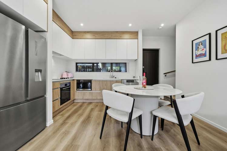 2/143 Carlisle Road_0