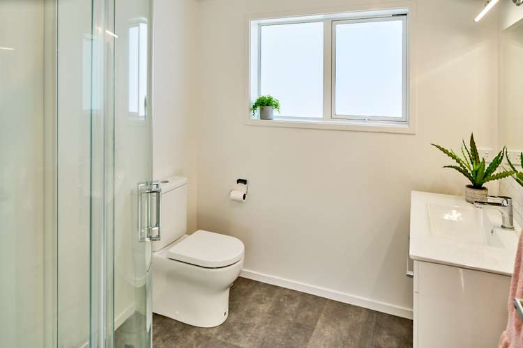 28b Mana Esplanade Paremata_11