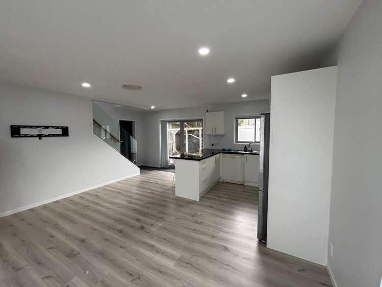 2/45 Fremantle Place Pakuranga Heights_4