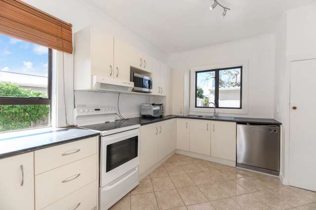 1/18 Northcote Road Takapuna_2