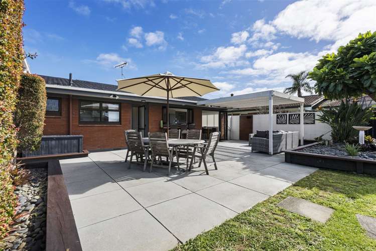 8 Quibray Place Botany Downs_21