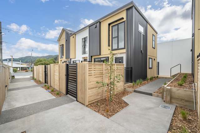 4/7 Wainuiomata Road Wainuiomata_1