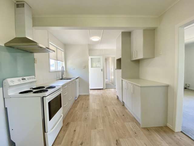 2 Aronui Terrace Kelston_4