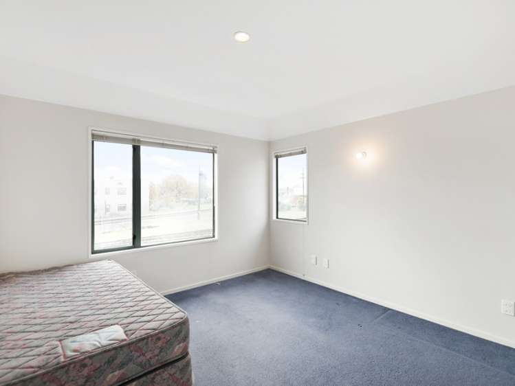 1/19 Longley Place Addington_4