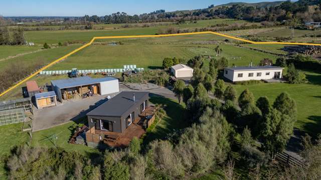 DUAL DWELLING HAVEN ON A LIFESTYLE BLOCK!