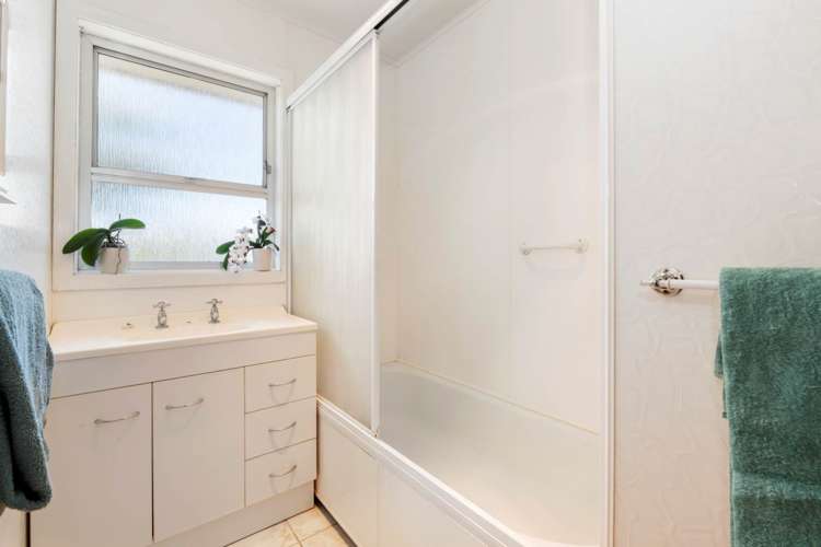 1/1 Bodi Place Te Atatu South_13