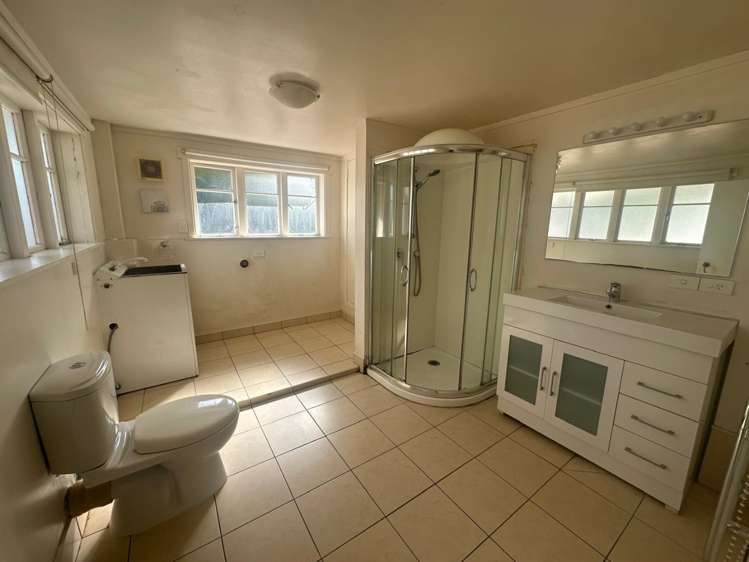 8 Celsmere Lane Te Atatu Peninsula_19