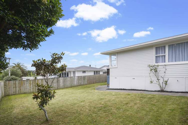 19 Fairclough Road Beach Haven_17