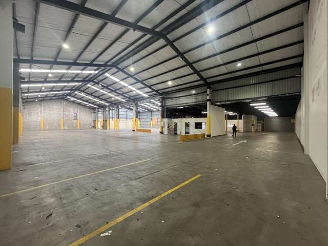 UNIQUE OPPORTUNITY - SHOWROOM / WAREHOUSE