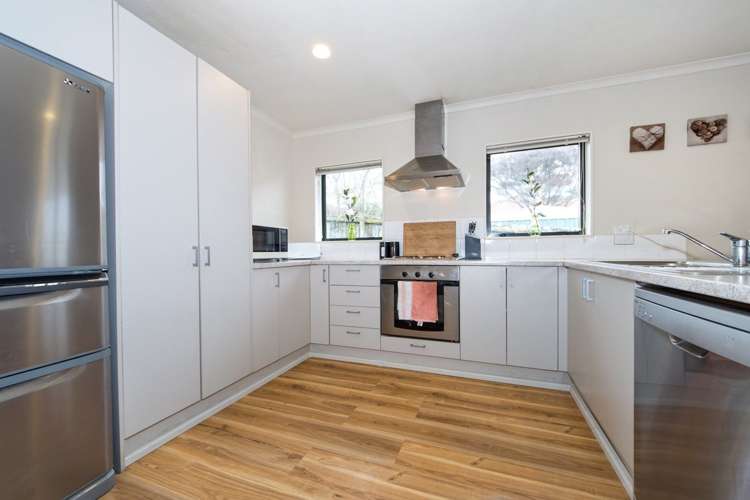 7 Vanhest Way Ranui_16