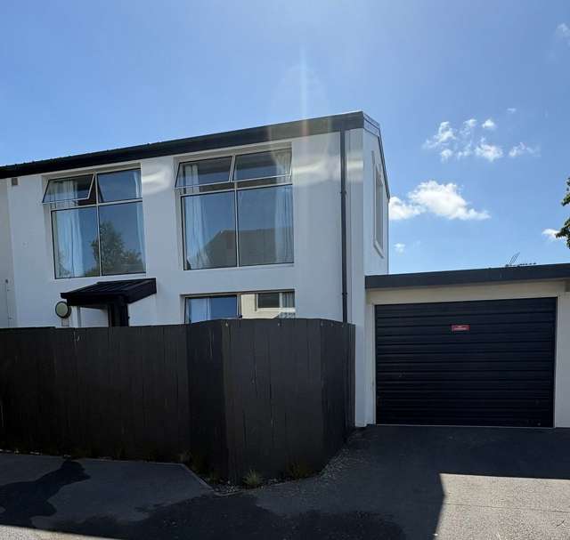 Charming 2BR Townhouse with Single garage