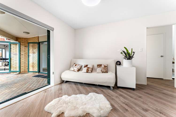 8 Vinograd Drive Te Atatu Peninsula_16