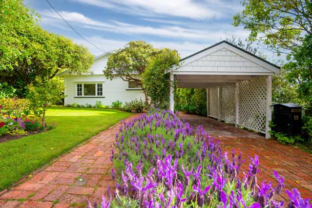 CHARMING 1930s BUNGALOW IN PRIME KARORI LOCATION