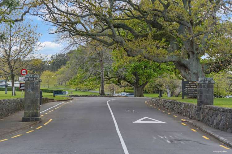 2f Golf Road Epsom_16