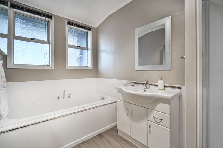 810 Queen Street East Parkvale_11