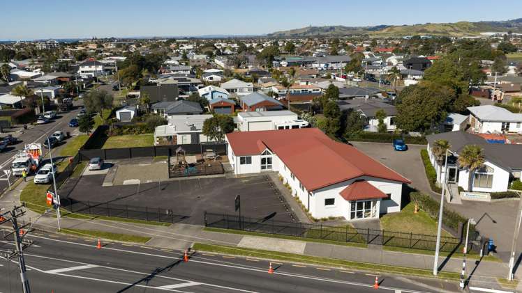 64 Girven Road_4
