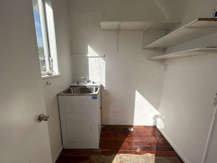 17 Clinton Avenue Te Atatu Peninsula_13