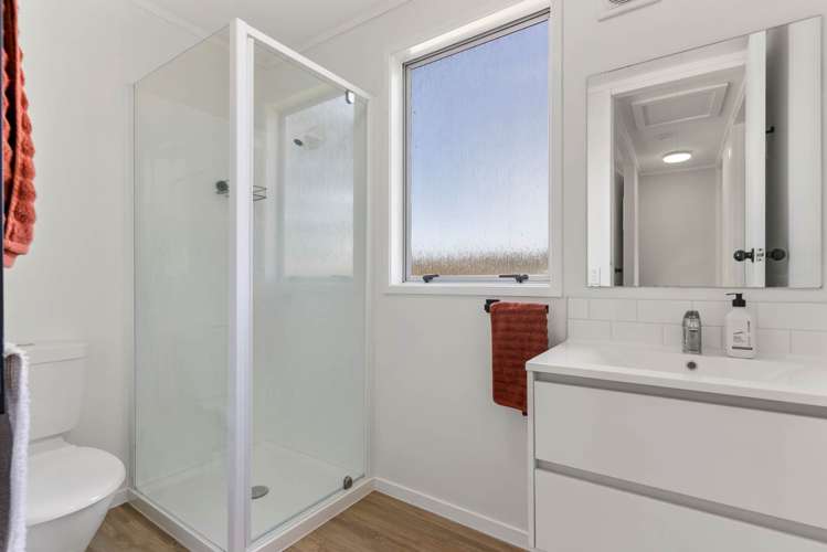 2/63 Rosier Road Glen Eden_13