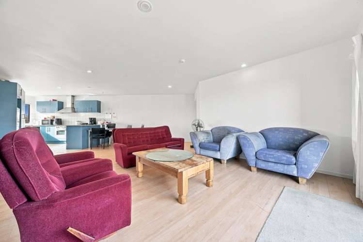 6/12 Crown Lynn Place New Lynn_6