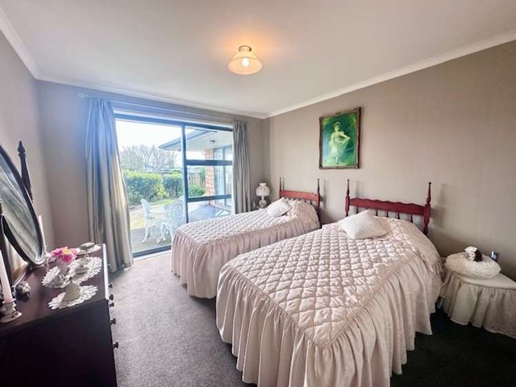 71 Warburton Crescent 11385_7