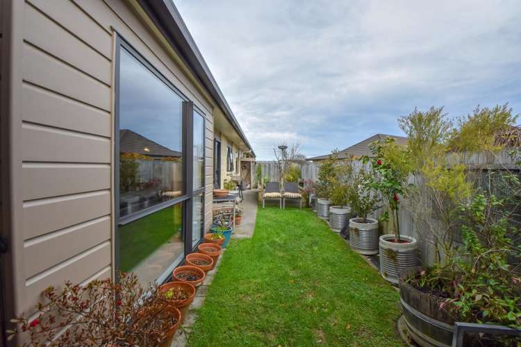 8 Ashmore Park Road Carterton_16