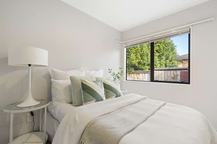 2/133 Pah Road Royal Oak_10