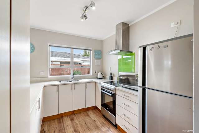 2/1 Caribbean Drive Unsworth Heights_4