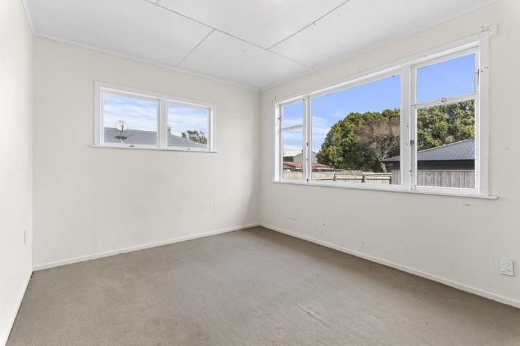 44 Egmont Road Waiwhakaiho_10