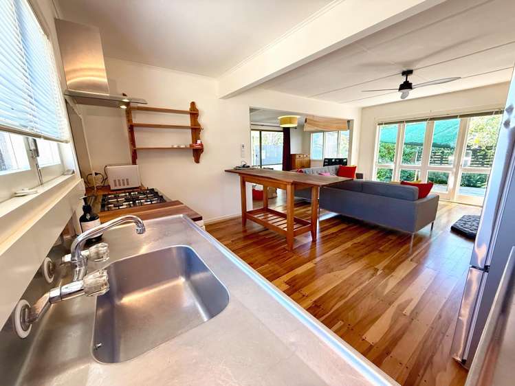 24 Lorenzen Bay Road Raglan_10