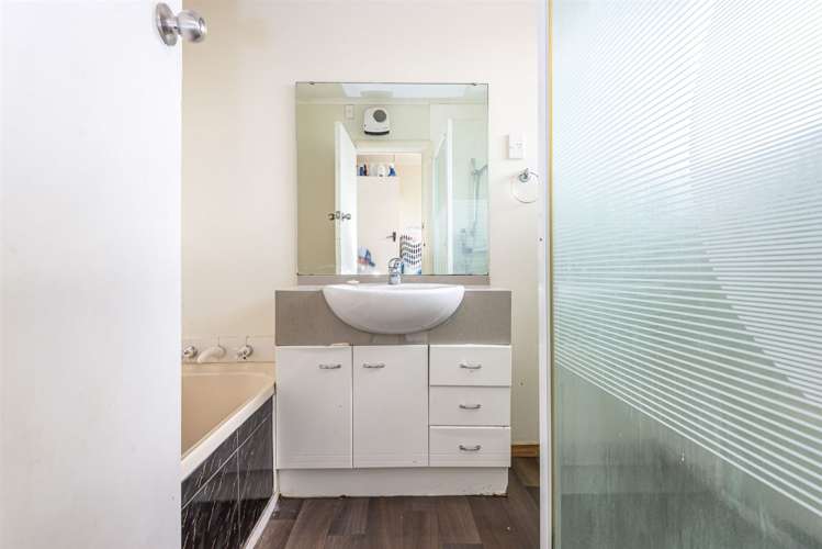 47 Doreen Street Aranui_11