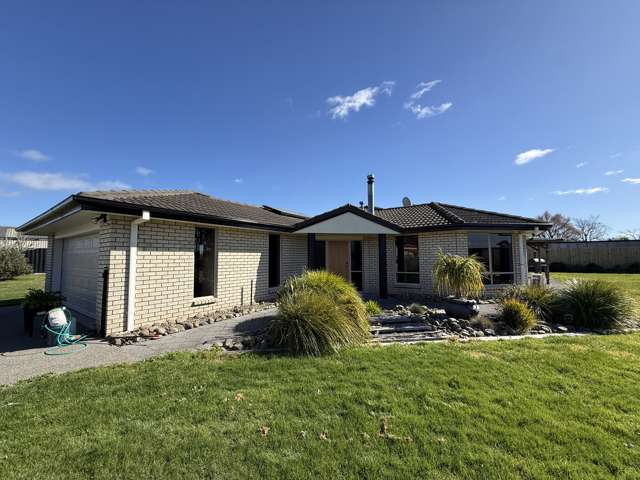 Spacious 4-Bedroom Home in Thornton!
