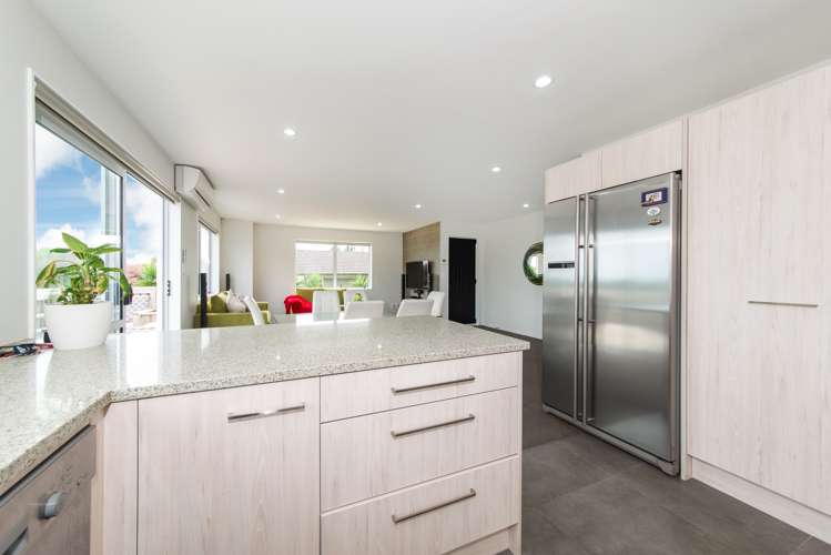 49 Leo Street Glen Eden_6